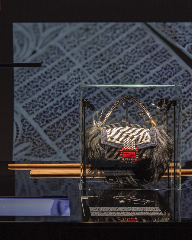 03_FENDI-Baguette-hand-in-hand-exhibition-PDCI_Sardegna