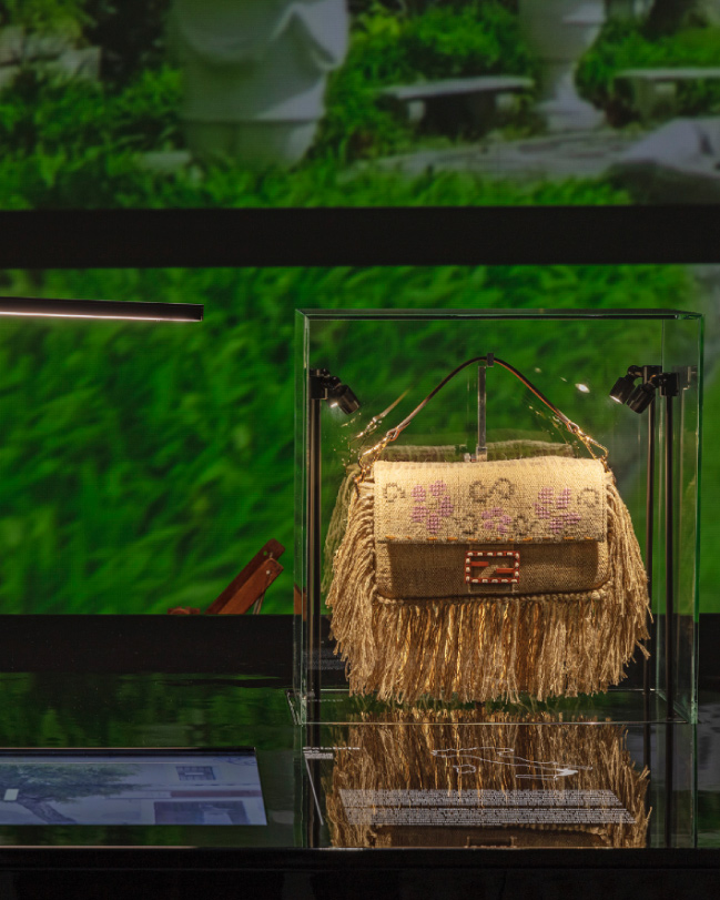 06_FENDI-Baguette-hand-in-hand-exhibition-PDCI_Calabria