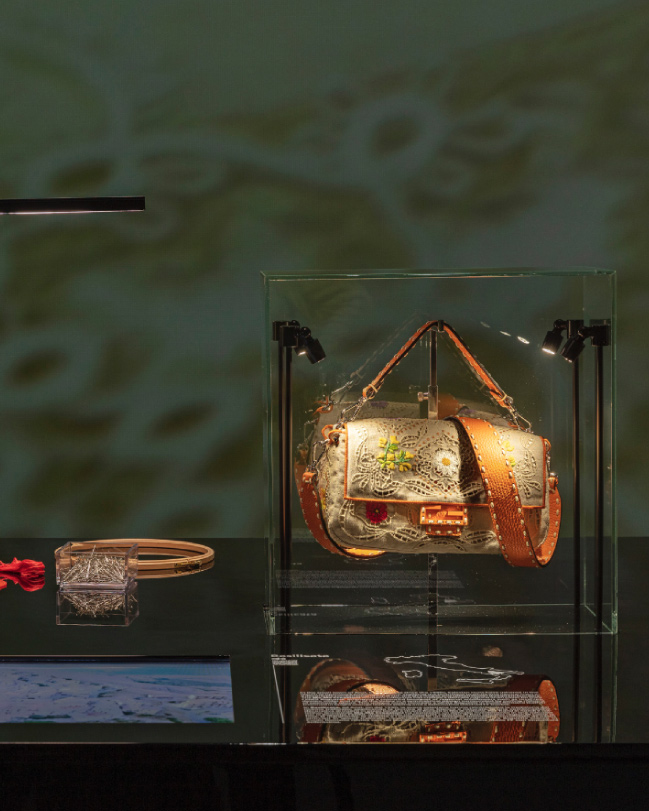 09_FENDI-Baguette-hand-in-hand-exhibition-PDCI_Basilicata