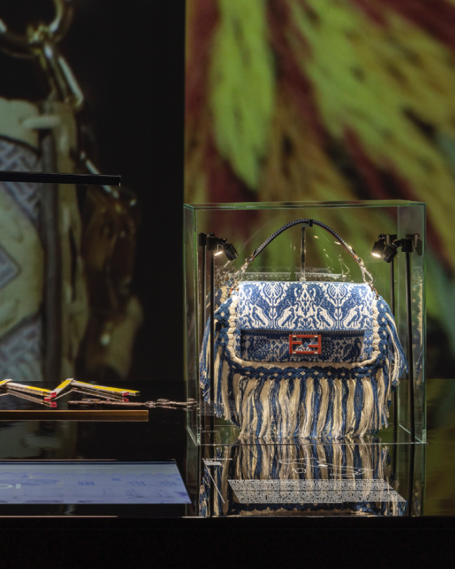 10_FENDI-Baguette-hand-in-hand-exhibition-PDCI_Umbria