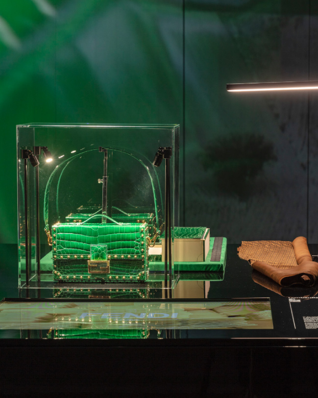 16_FENDI-Baguette-hand-in-hand-exhibition-PDCI_Lombardia