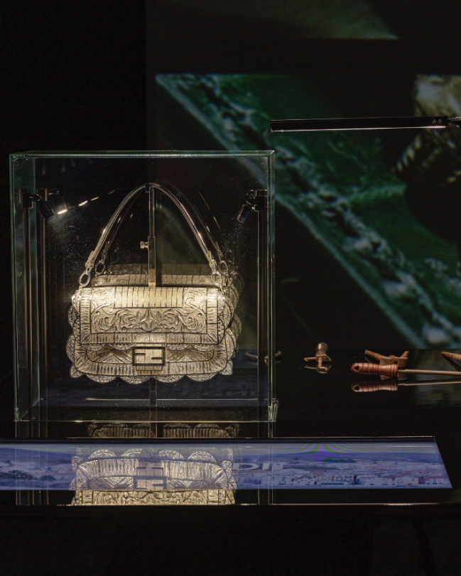 17_FENDI-Baguette-hand-in-hand-exhibition-PDCI_Liguria