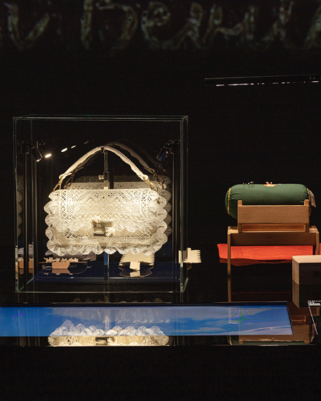19_FENDI-Baguette-hand-in-hand-exhibition-PDCI_Abruzzo