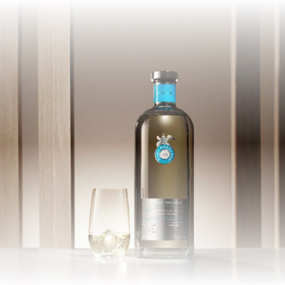 Casa Dragones Mizunara el primer tequila ultra premium reposado en barricas de roble japonés