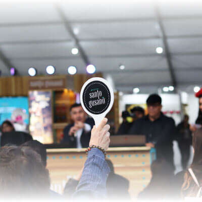 Amor al arte y a ayudar en la subasta Santo Gusano en BADA