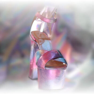 Descubre un metaverso retrofuturista en la colección SS23 de Regina Romero