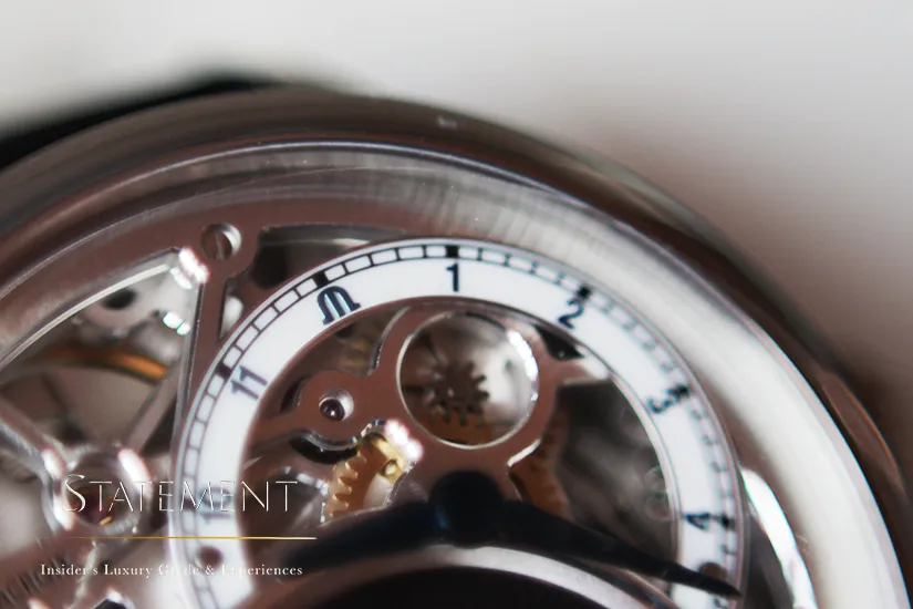 Macro reloj Mysterious Seconds de Maurice Lacroix resaltando complicaciones
