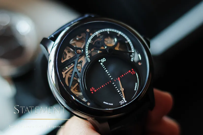 Acercamiento reloj Mysterious Seconds de Maurice Lacroix, color negro y detalles rojos
