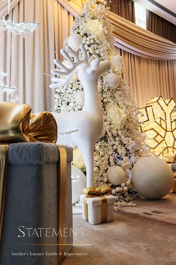 Reno blanco y árbol de Navidad en una de las propuestas de I’M CHRISTMAS