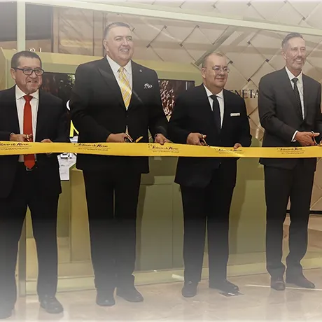Corte de liston con directivos e invitados especiales Palacio de Hierro Mexico Francia