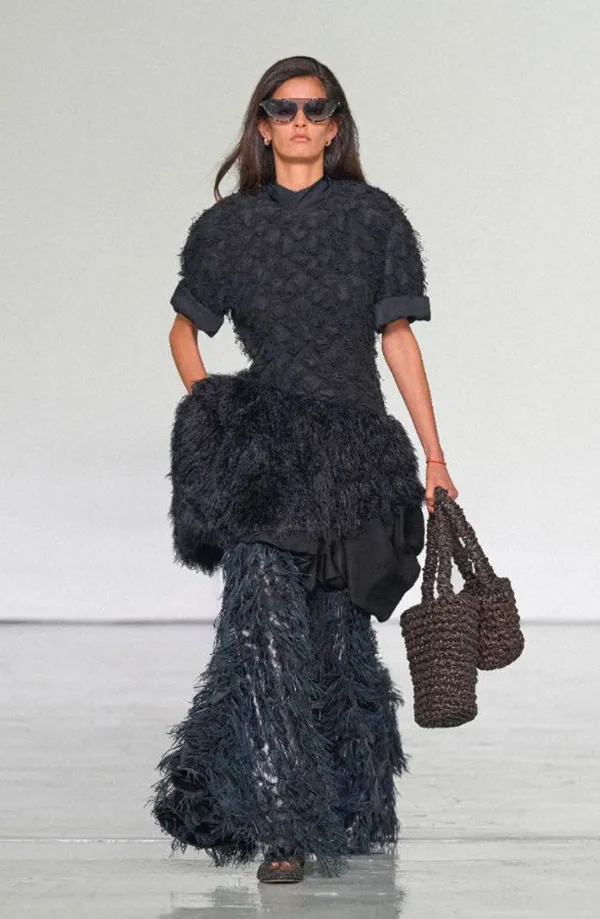 Look de Bottega Veneta Summer 2027 en pasarela