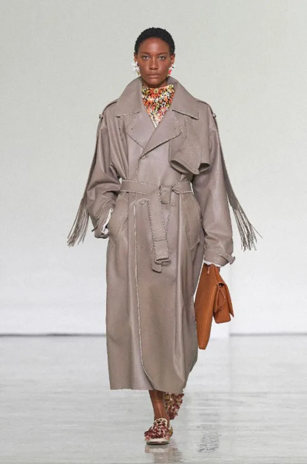 1. Look de la colección Summer 2027 de Bottega Veneta en Milán