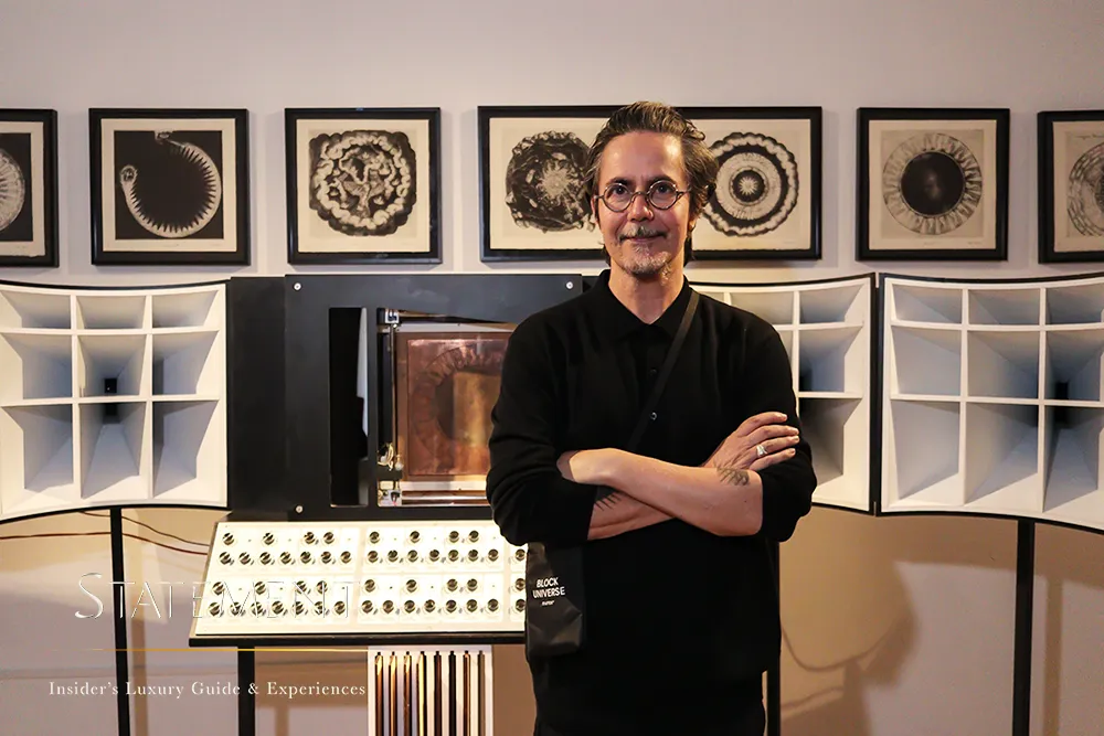 Damián Romero curador durante Radical Optimism en ZⓈONAMACO LAB 2026
