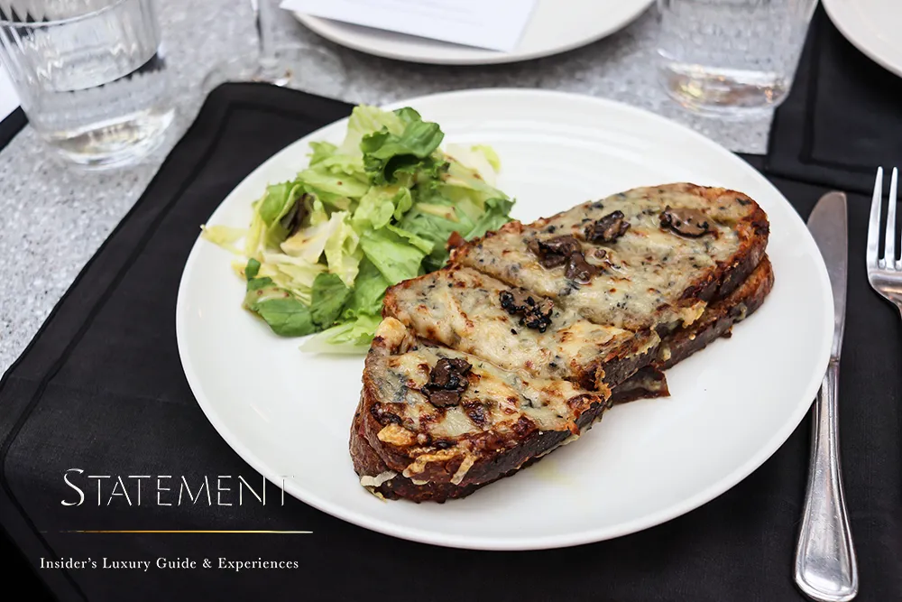 Croque Monsieur Truffe con jamón, queso Comté y trufa negra en Le Bistro Palacio