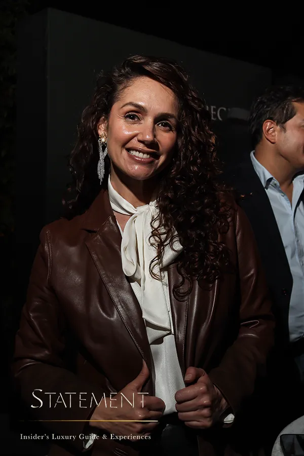 Paola Hinojos durante la celebración de los 30 años de Chester & Peck