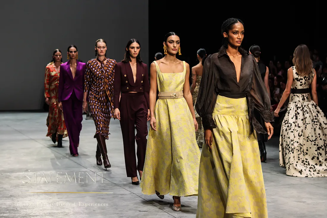 Desfile de D’HIERRO en Fashion Week México 2026, con modelos que presentan distintas propuestas de la colección.