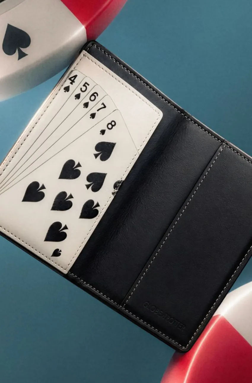 detalles del los interiores de la nueva Globe-Trotter James Bond edición especial