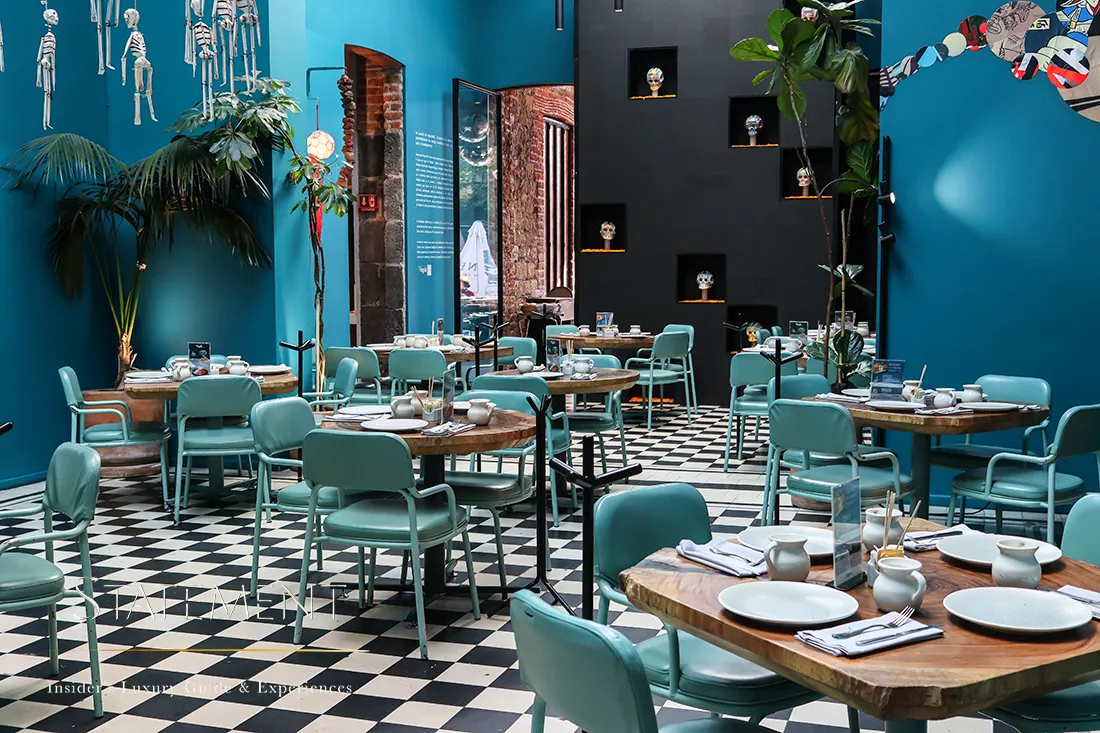 Vista panorámica del restaurante Magda San Angel con arte en sus espacios