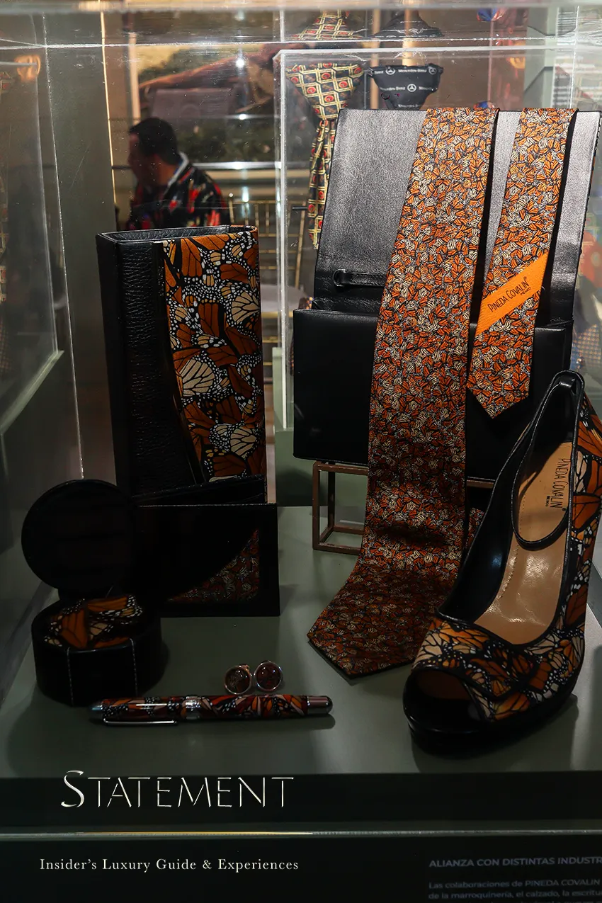Diseños de Pineda Covalin con estampado de mariposas en la exposición de 30 aniversario