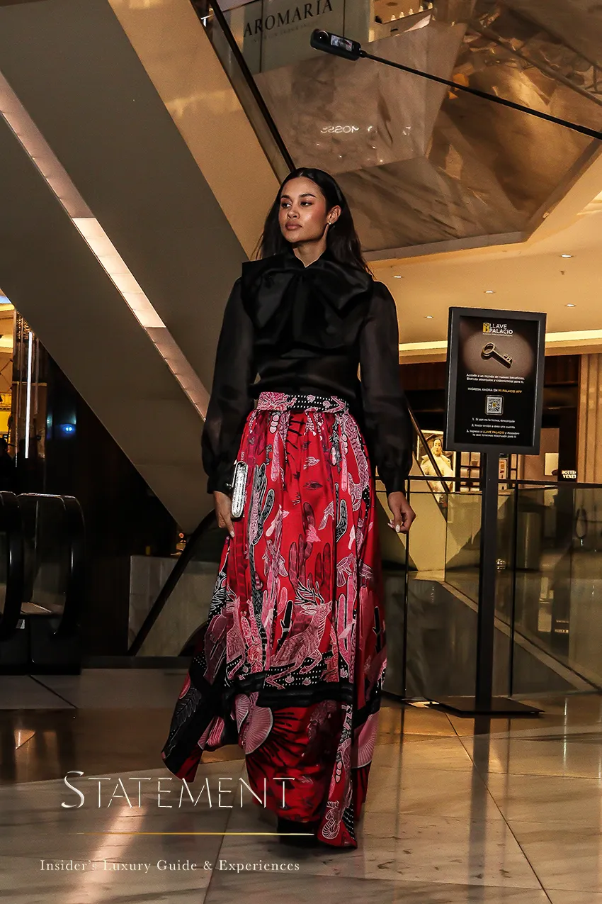 Modelo con diseño estampado de Pineda Covalin en Palacio Polanco
