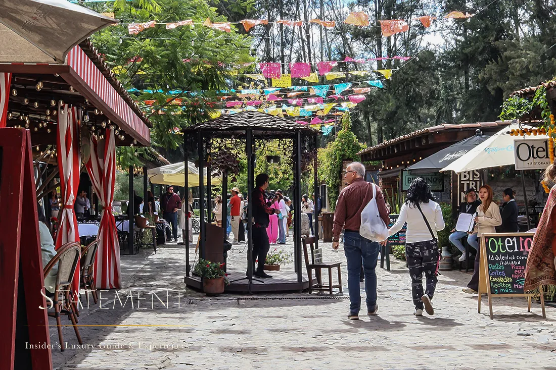 una de las zonas de restaurantes en Val’Quirico